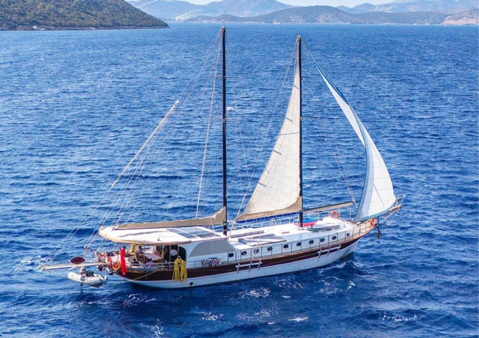 Fresh meals and onboard service during a private gulet charter